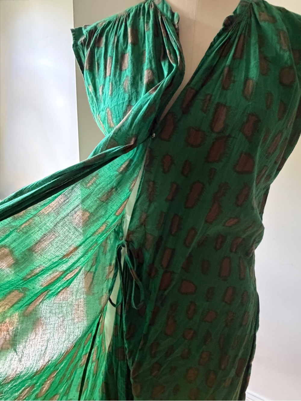 Green Printed Tie-Waist Midi Dress - Picture 6 of 7